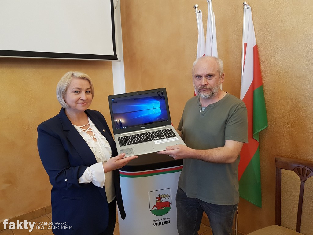 Laptopy dla szkół w gminie Wieleń