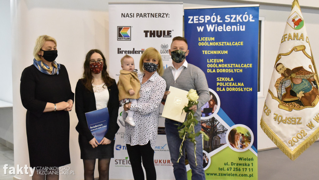 Pożegnanie ze szkołą w Zespole Szkół w Wieleniu