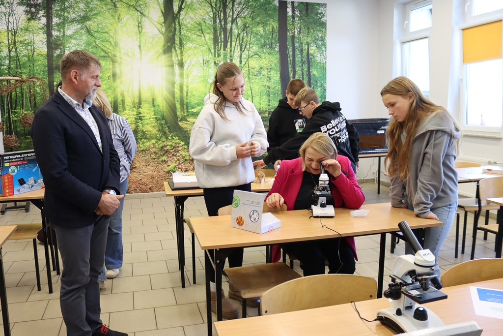 Nowe pomoce dydaktyczne dla SP w Rosku
