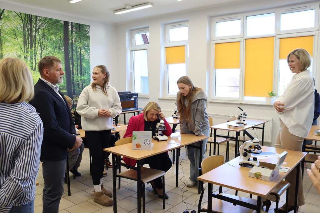 Nowe pomoce dydaktyczne dla SP w Rosku