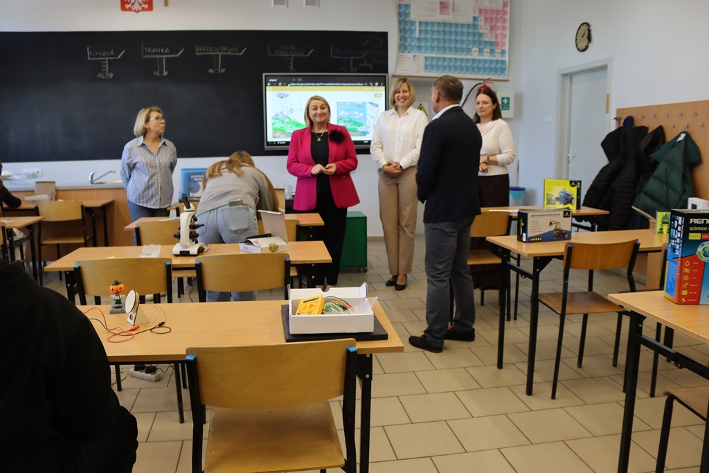 Nowe pomoce dydaktyczne dla SP w Rosku
