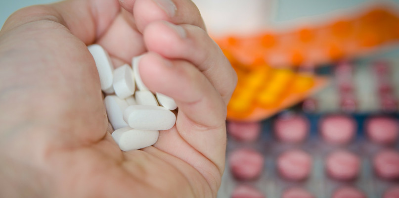 Znany lek na cholesterol wycofany w całym kraju! Masz go w swojej apteczce?