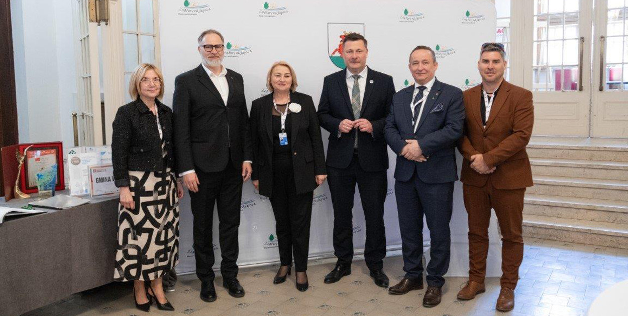 Od lewej: K. Heppner - sekretarz Gminy Wieleń, B. Jarosz Neostudio Architekci Poznań, E. Rybarczyk - burmistrz Wielenia, K. Paszyk - minister rozwoju i technologii, J. Maciejewski - wicewojewoda wielkopolski, M. Waśko - dyrektor Nadnoteckiego Centrum Kultury w Wieleniu