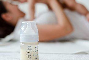 Groźna bakteria w mleku dla niemowląt. Nie podawaj dzieciom!-7489