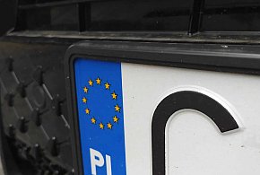 Rejestracja auta przez internet i koniec z przynoszeniem tablic. Rząd przyjął...-11777