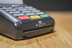 Zakaz sprzedaży i większy nadzór. Tych produktów nie kupią już nieletni-11801