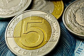 Setki tysięcy Polaków otrzymały nowe świadczenie. Co z resztą?-11863
