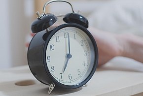 Kiedy cofamy zegarki? Tym razem zimowy czas przyjdzie prędzej-12425