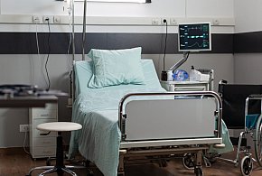 Lek wycofany z powodu zanieczyszczeń. W środku znaleziono fragmenty szkła-13018