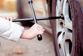 Z pozoru drobiazg, a może skończyć się tragedią. Urząd ostrzega kierowców-13152