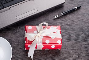 Świąteczna paczka może stać się problemem. Skarbówka patrzy z ukrycia-13401