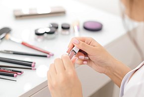 Nie używaj tych kosmetyków. GIS ostrzega przed produktami-13421