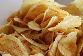 Podatek tłuszczowy uderzy w przekąski? Posłowie pokazują projekt-13564