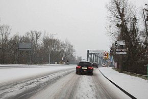 Poważne zagrożenie na drogach. Kierowcy często o tym zapominają-13933