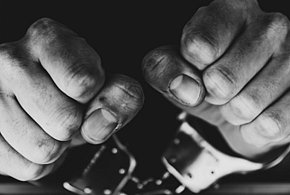 Domowy tyran wrócił za kratki