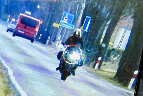 Motocyklista stracił prawo jazdy. Jechał 75 km/h za szybko
