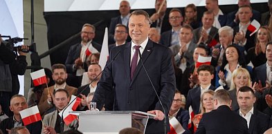 Czarnek: PiS wsiada do naoliwionego pociągu szybkich prędkości