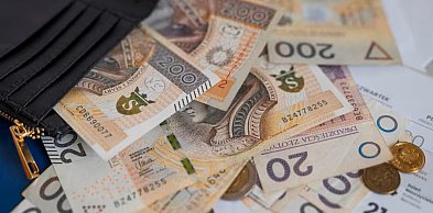 Ruszyły wypłaty trzynastej emerytury; przed świętami trafi do prawie 2,4 mln osób