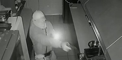 Brali łom, siekierę i włamywali się. Także w naszym powiecie. Nie zauważyli kamery-13055