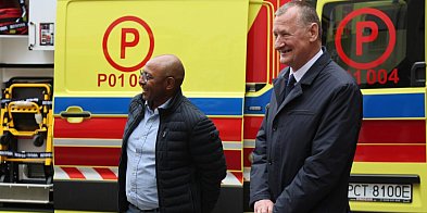 Nowe ambulanse dla szpitali w Trzciance i Czarnkowie