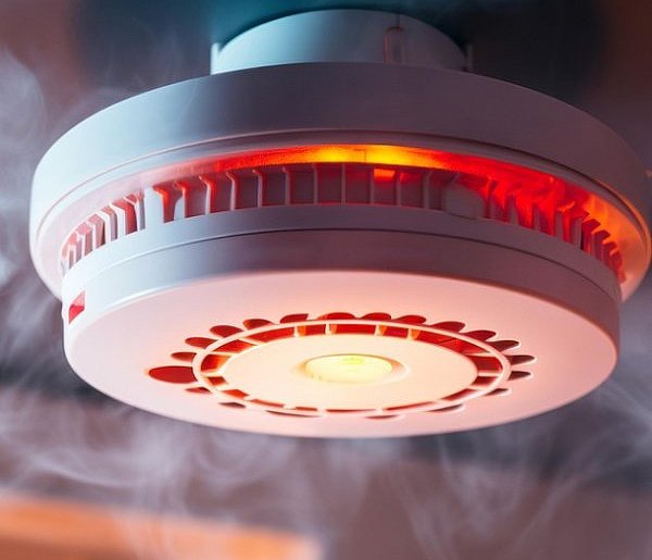 Rewolucja w przepisach pożarowych. Nowe obowiązki dla właścicieli domów i firm-13033