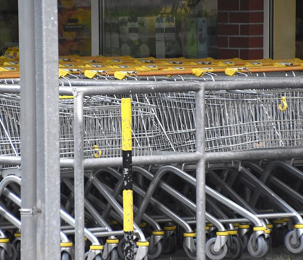 Czy 1 listopada zrobisz zakupy? Ten weekend zaskoczy wielu klientów-13063