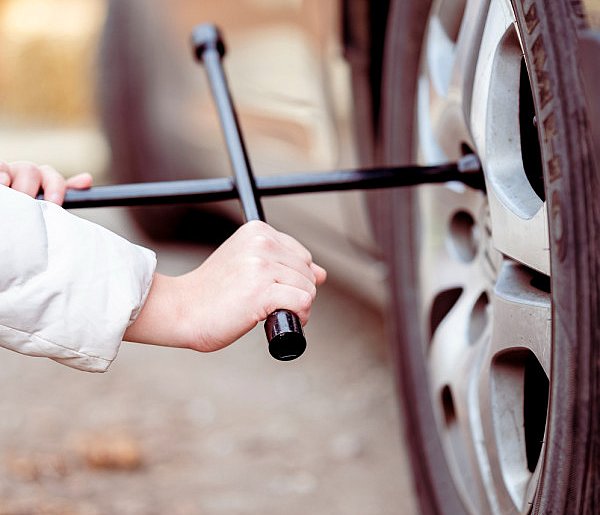 Z pozoru drobiazg, a może skończyć się tragedią. Urząd ostrzega kierowców-13152