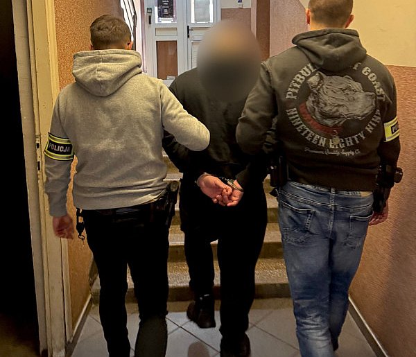 44-latek z narkotykami w rękach policji