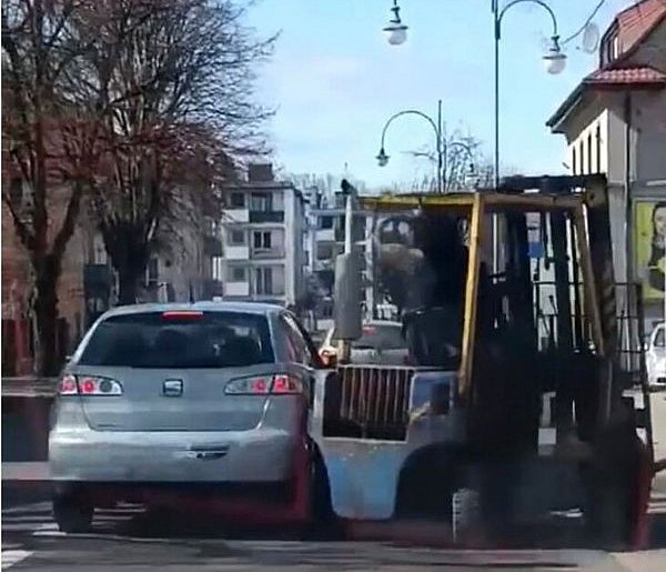 Zdarzenie drogowe w Trzciance: dogadali się bez policji