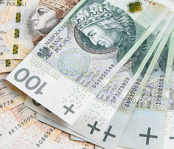 Państwo dopłaca 240 zł. Pieniądze właśnie trafiają na konta Polaków