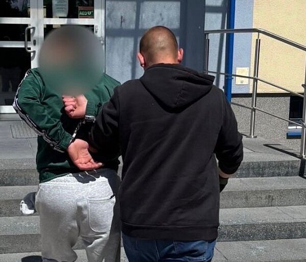 Trzcianka: Zatrzymali recydywistę. Ukrył się w zaroślach nad jeziorem