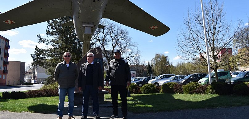 Gdzie jest „koło samolotu” - wiedzą wszyscy. Teraz samolot potrzebuje remontu!