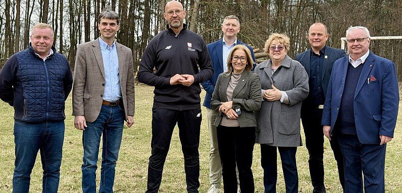 "Orzeł" za 4,5 mln zł wyląduje w małym Śmieszkowie