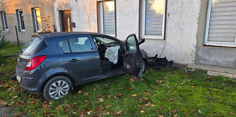 Aż wystrzeliły poduszki! Finał jazdy na ścianie budynku - 13061
