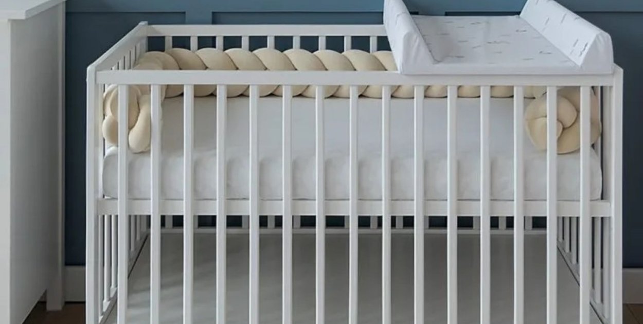 Dlaczego wybrać do pokoiku dziecięcego drewniane łóżeczko? Zalety rozwiązania