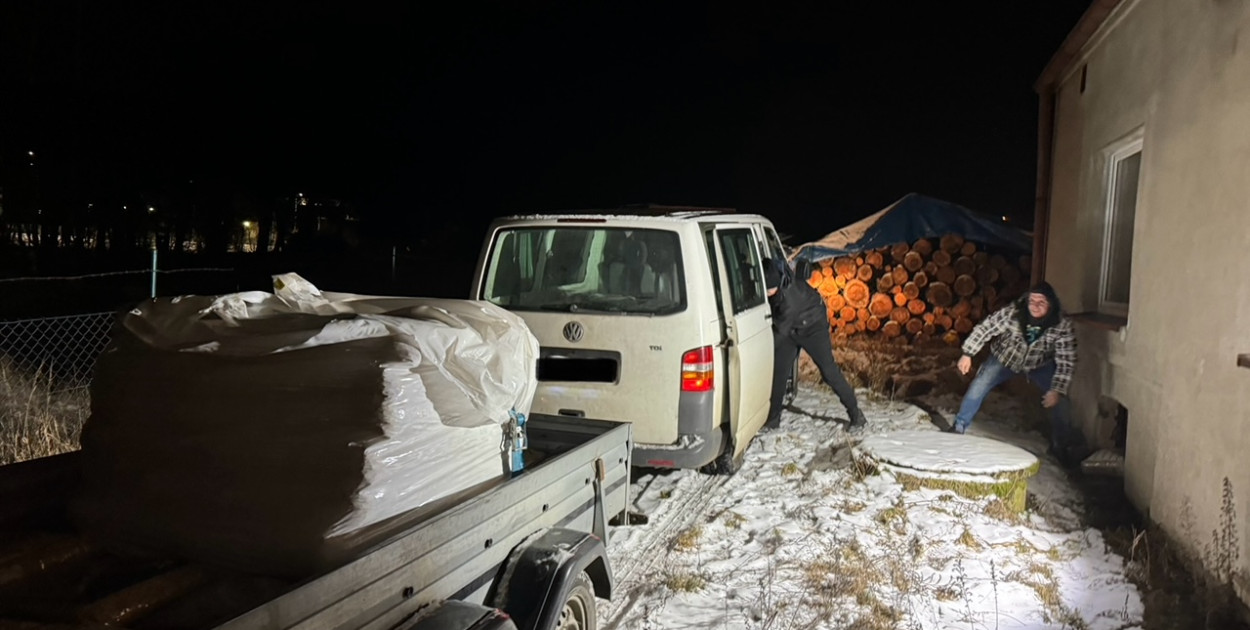 Szybka akcja w Miałach. Dowieźli pelet