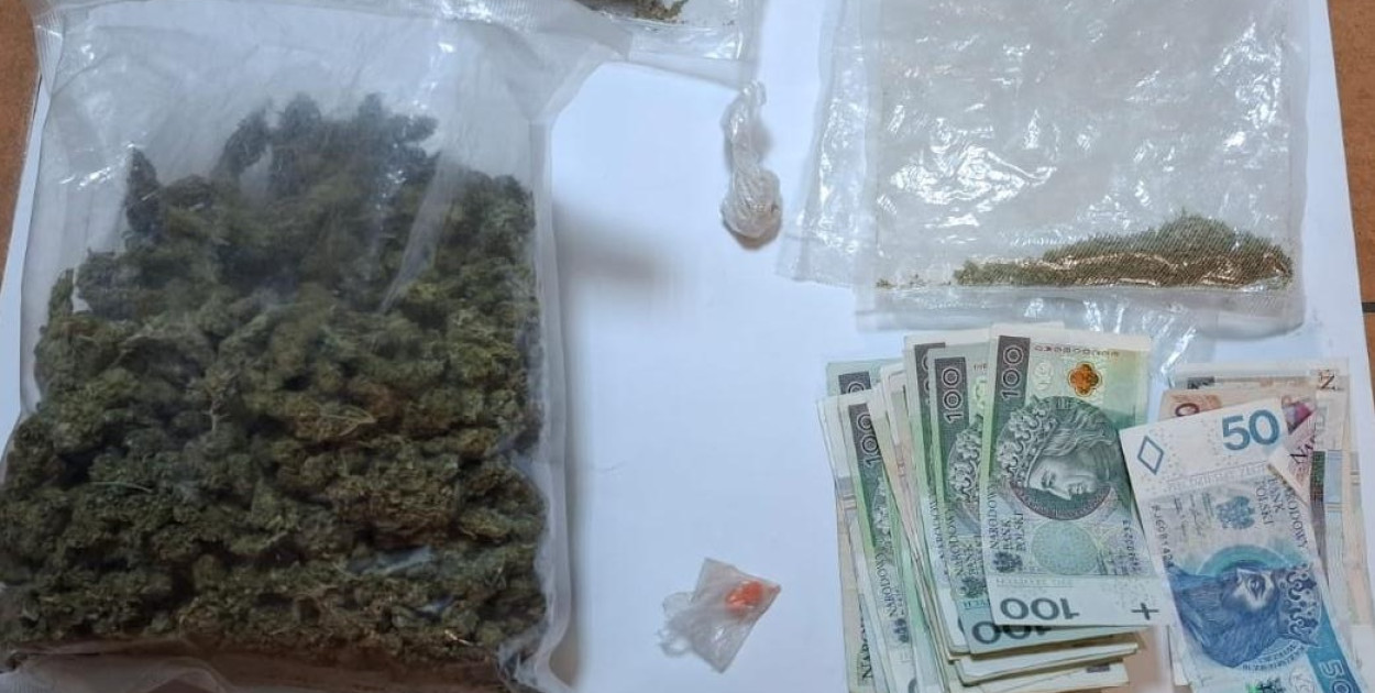 Kryminalni zabezpieczyli narkotyki, nielegalne papierosy i gotówkę